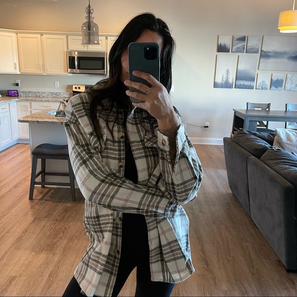 Oatmeal Blush Plaid Shacket - Picture 2 of 9